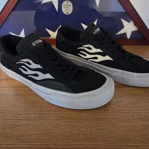 STRAYE Black Skate Shoes with Unique Flame Design